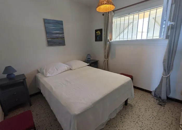 T2 Climatise 4 Pers. Avec Parking, Front De Mer, - Fr-1-797-10 *